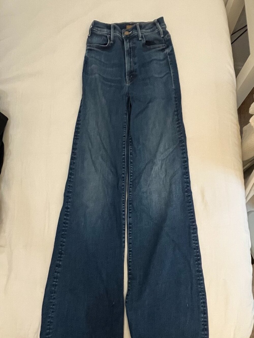 Mother - The Hustler Roller Heel in High Fidelity Size 25 Mid Wash Flare Pants - Picture 3 of 5